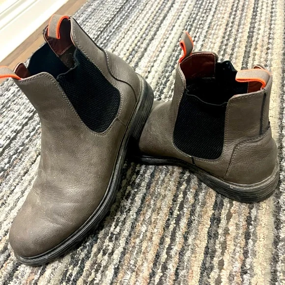 Men’s boots - Picture 1 of 2